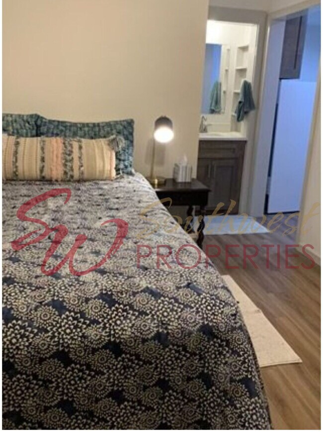 Building Photo - Absolutely gorgeous 1 bedroom 1 bath bouti...