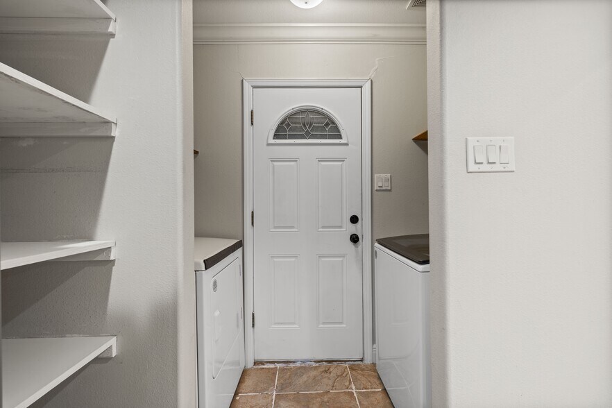 Building Photo - 404 Cavendish Dr