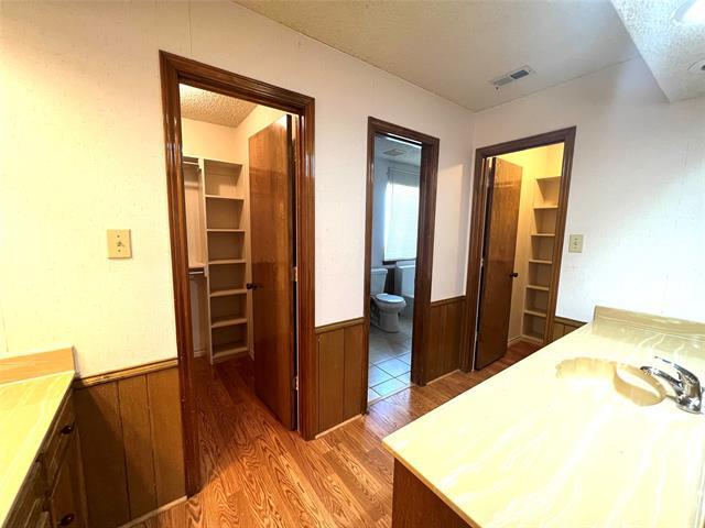 Building Photo - 1501 Willow Crest Dr