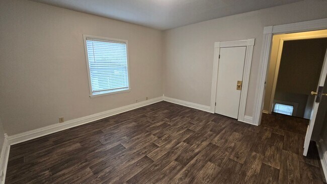 Building Photo - Spacious 4 Bed, 1.5 Bath! ($300 Off Move In Rent! Move in by 1/31!)