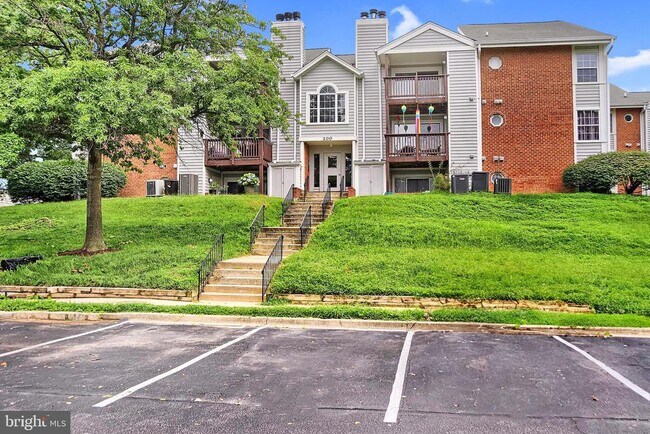 Building Photo - 200 Spring Maiden Ct