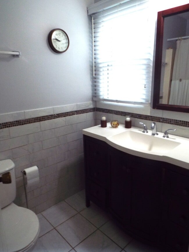 Building Photo - 1921 Stanford Dr