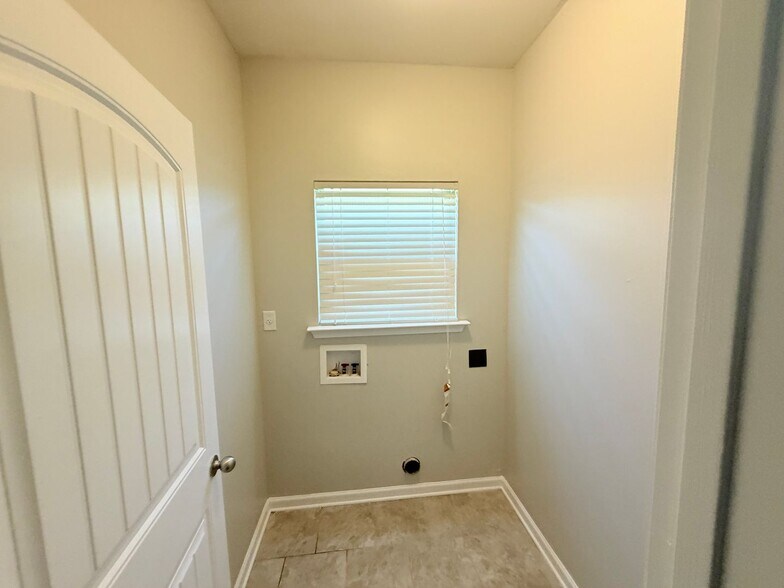 Building Photo - 4264 Blake Cir