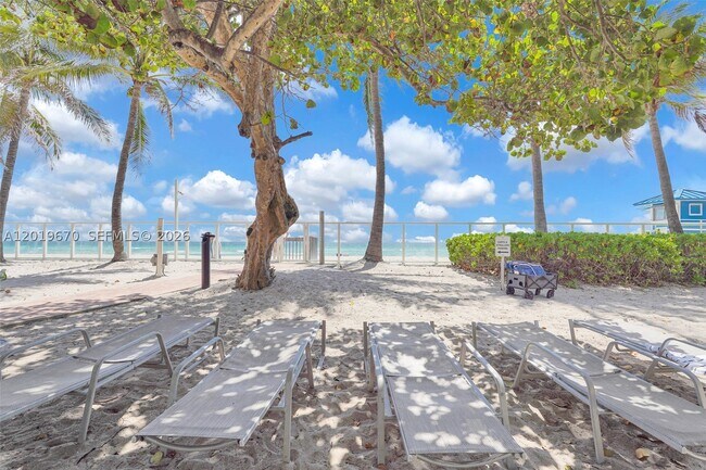 Building Photo - 3001 S Ocean Dr