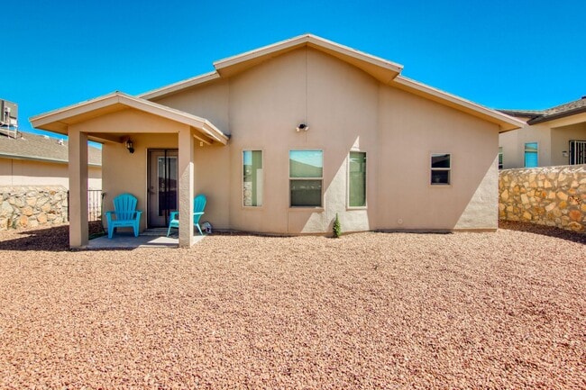 Building Photo - Beautiful Modern & Contemporary House 3 beds-2 baths in 79932