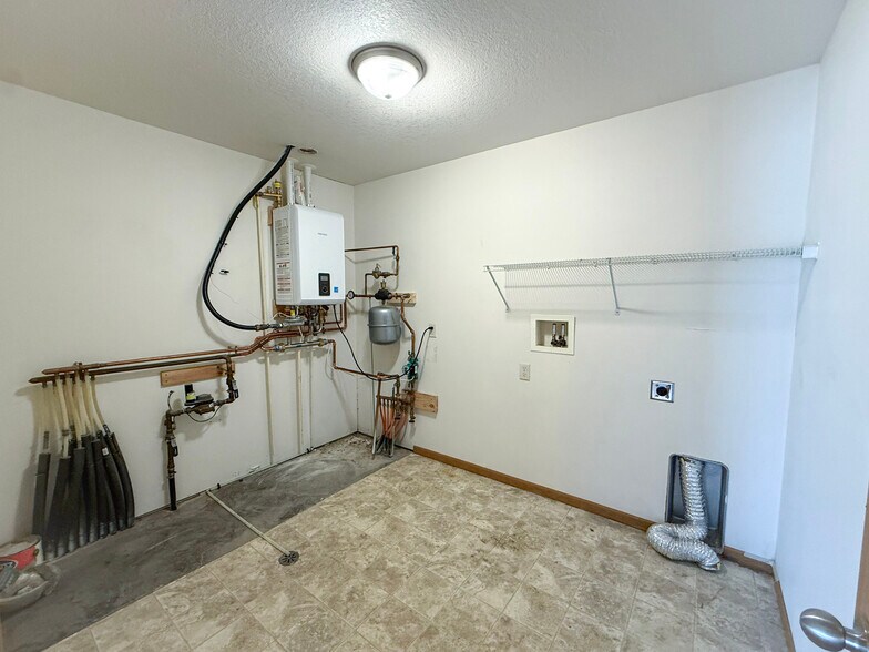 Building Photo - 13595 42nd Ave