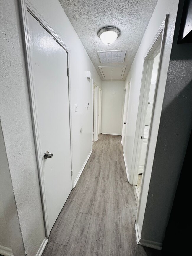 Building Photo - 3617 Clayton Dr