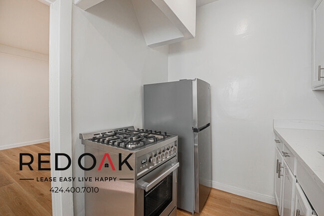 Building Photo - 1818 Whitley Ave