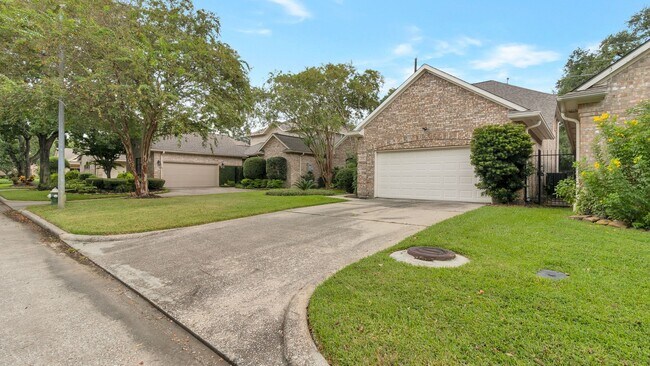 Building Photo - 14918 Plantation Oak Dr