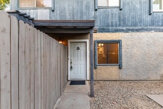 Building Photo - 286 W Palomino Dr