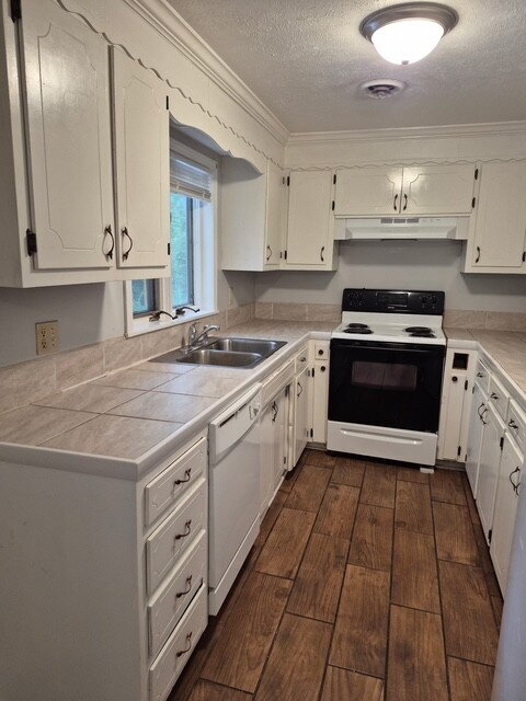 Building Photo - 3 bedroom 1 bathroom house. Home is close to KY lake.