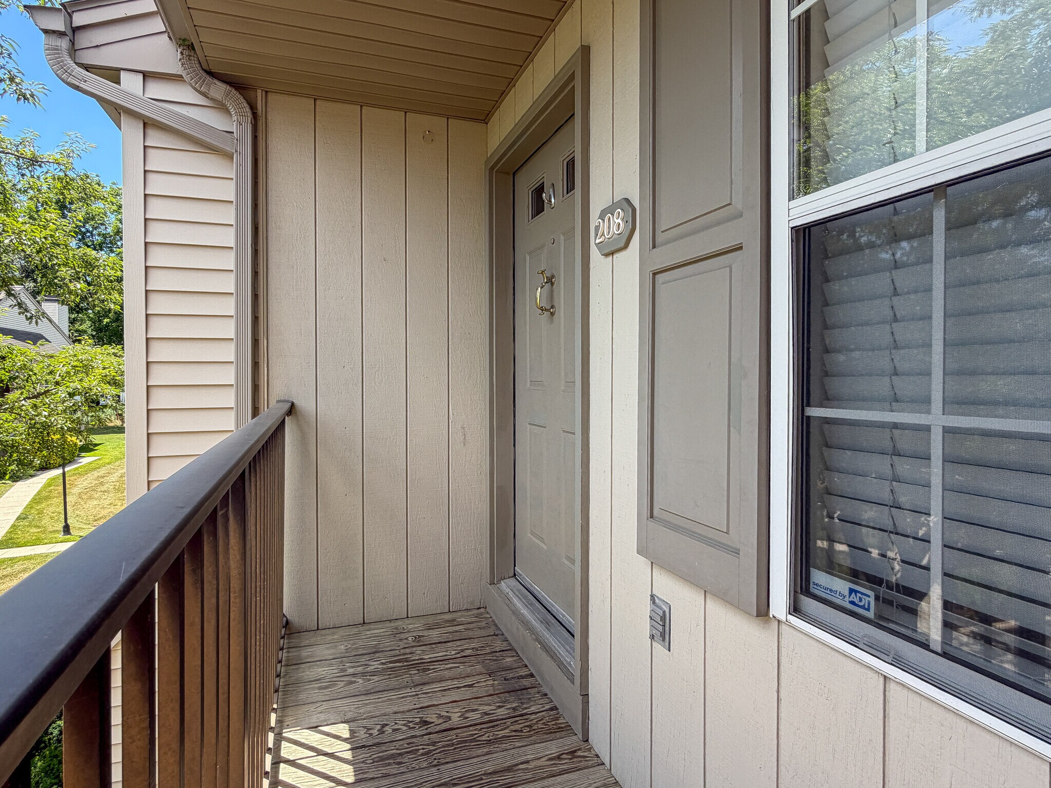 Building Photo - 208 Greenview Dr