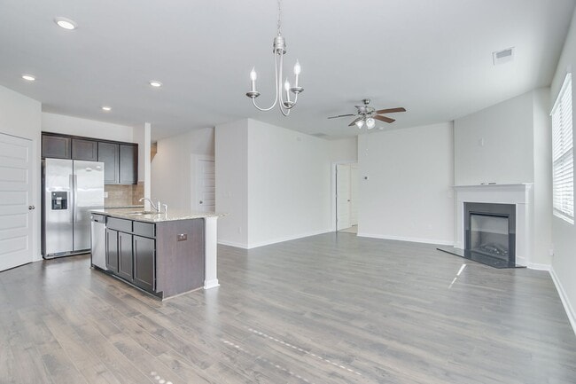 Building Photo - 1115 Sims Dr