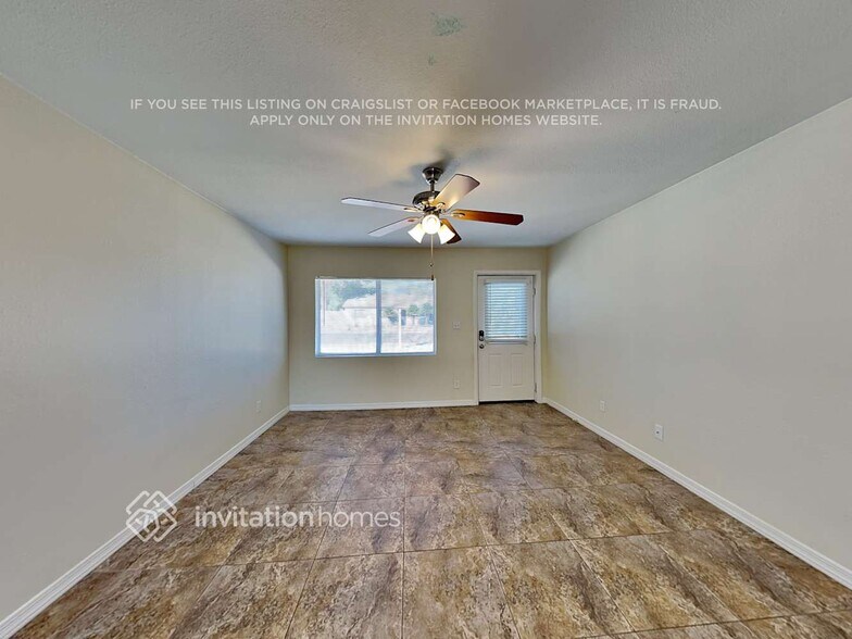 Building Photo - 3033 E Corrine Dr