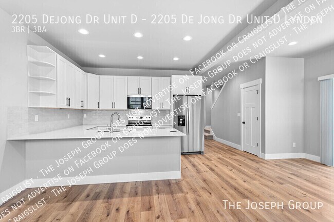 Building Photo - 2205 DeJong Dr