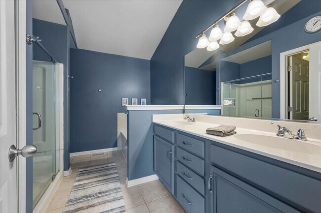 Building Photo - 907 Main St