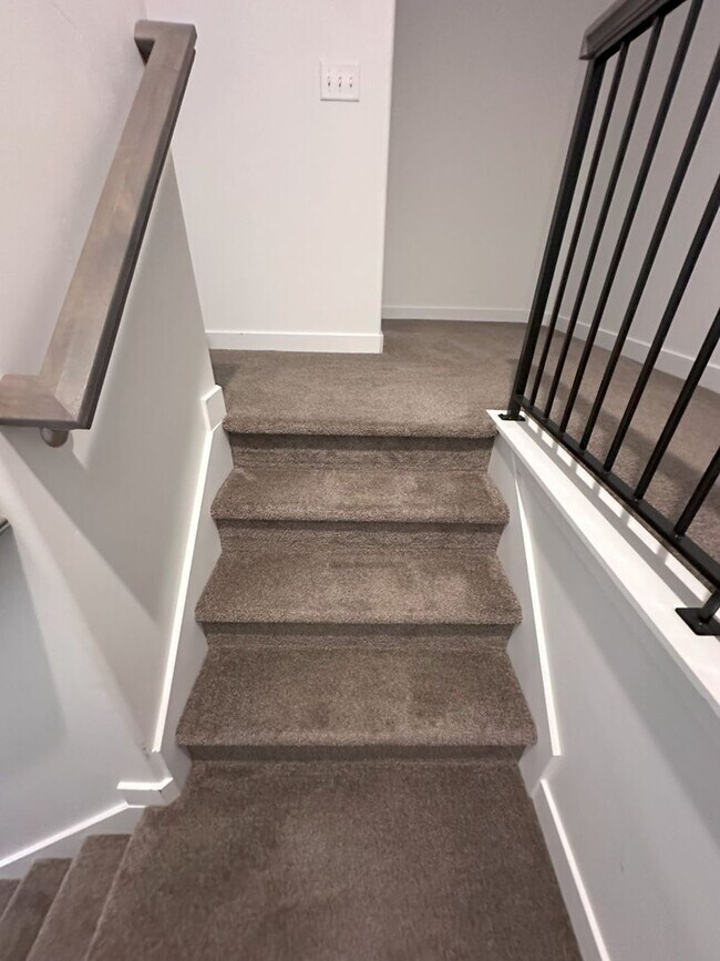 Building Photo - BEAUTIFUL 3-BEDROOM 2.5 BATH TOWNHOME FOR RENT