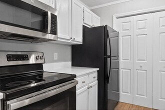 Building Photo - Spacious 3BR Condo in Fayetteville
