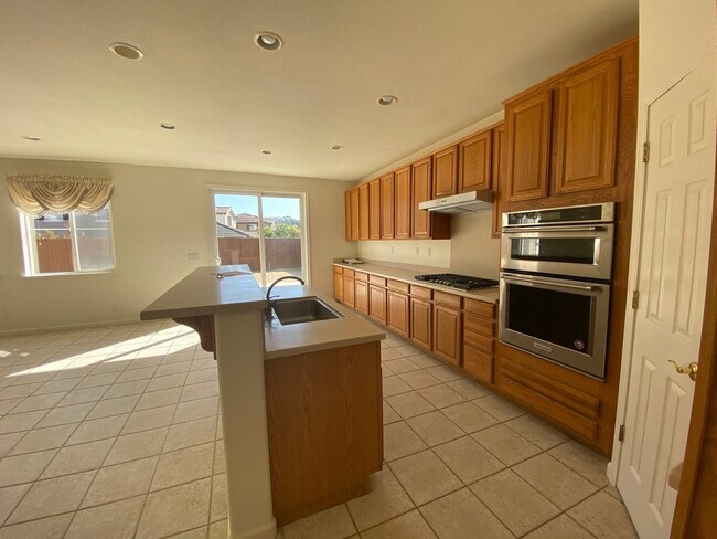 Building Photo - Mediterranean-style 4-bedroom in Seaside Highlands!