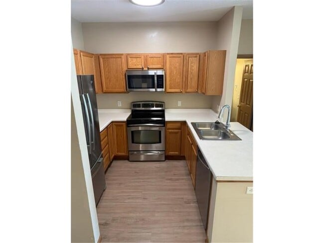 Building Photo - 6886 Meadow Grass Ln S