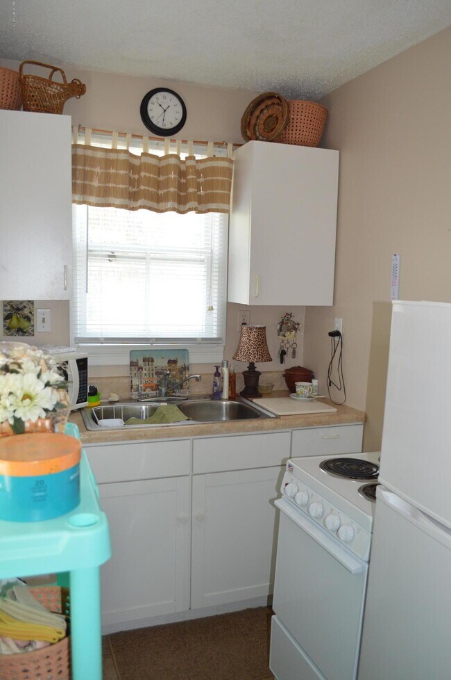 Building Photo - 186 11th St N