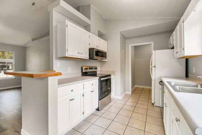 Building Photo - 1015 Sable Dr