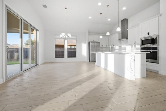 Building Photo - 208 Sequoia Dr