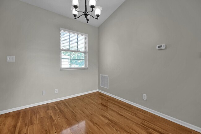 Building Photo - 206 Pioneer Cir