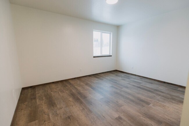 Building Photo - Newer 2 Bedroom 2 1/2 bathroom Hayden Townhome!