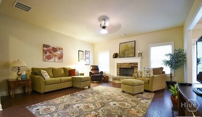 Building Photo - 157 Putters Dr