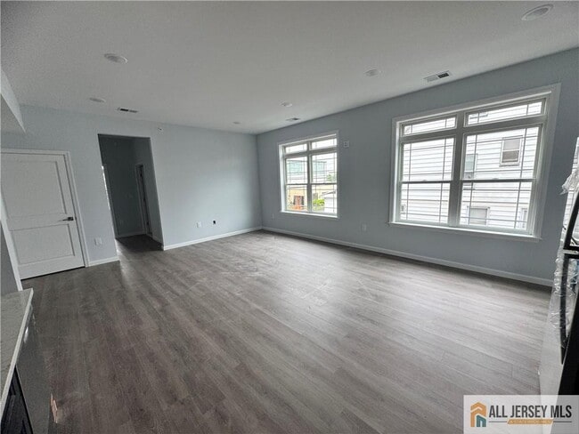 Building Photo - 617 Lincoln Blvd