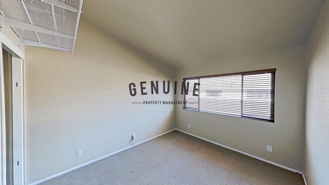 Building Photo - 2 Story 3Bd 2Ba Townhouse