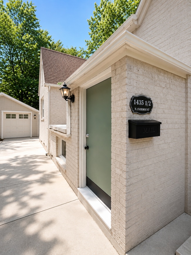 Building Photo - Beautifully Updated Studio Near WSU – All Utilities Included