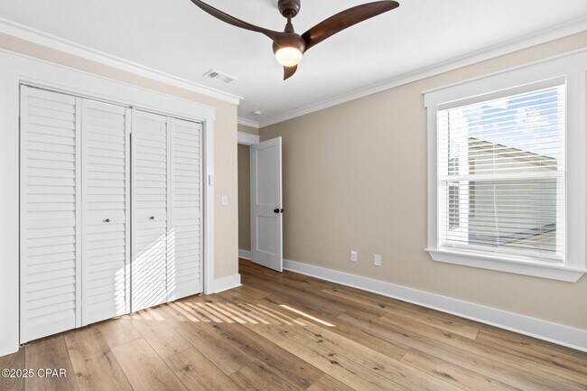 Building Photo - 1335 Capri Dr