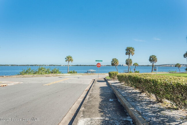 Building Photo - 410 Snyder Dr