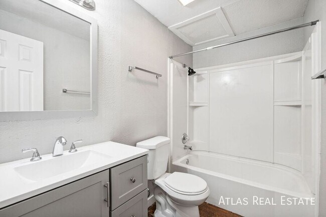 Building Photo - 1705 30th St