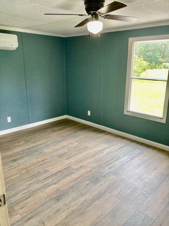 Building Photo - Conveniently Located in Trenton South Caro...