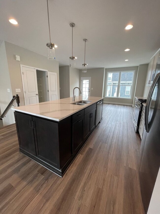 Building Photo - Townhouse for Rent in Preston Lake  *****F...