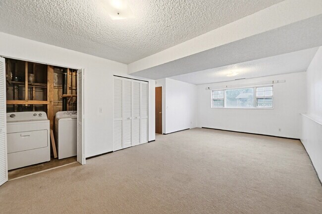 Building Photo - $2,145.95 with $300 off the first month's rent, 4 Beds - 2 Bath, Single Family Home in Colorado S...