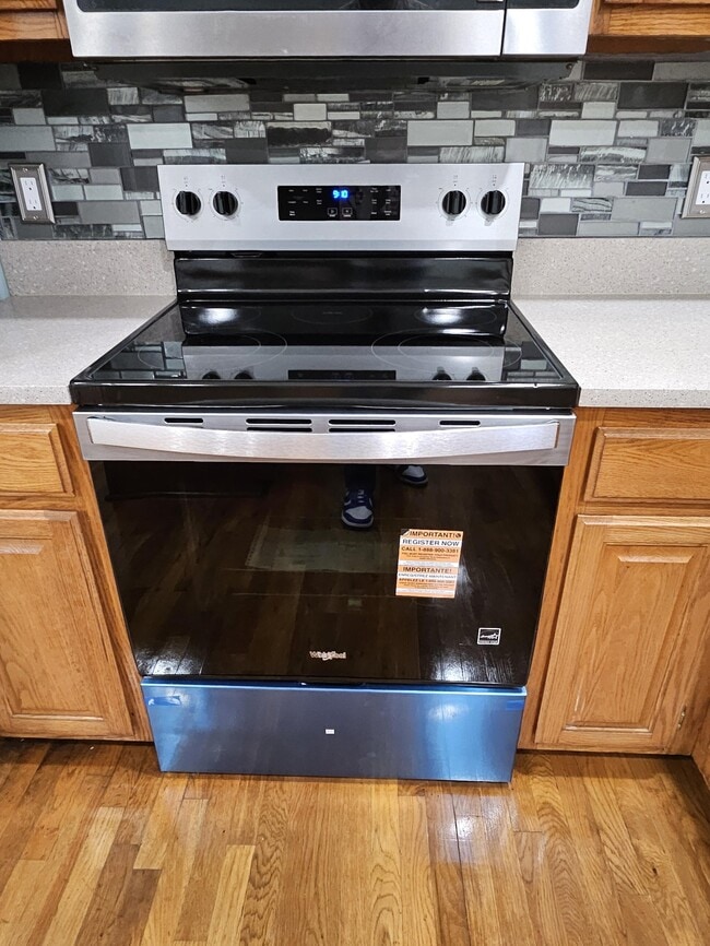 Building Photo - 208 E Bend Ct