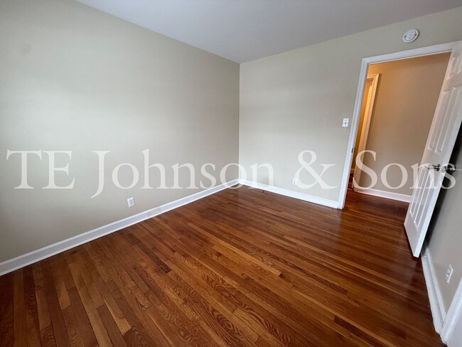 Building Photo - Charming 3 Bedroom Home with Hardwood Floors and Large Backyard in Winston-Salem