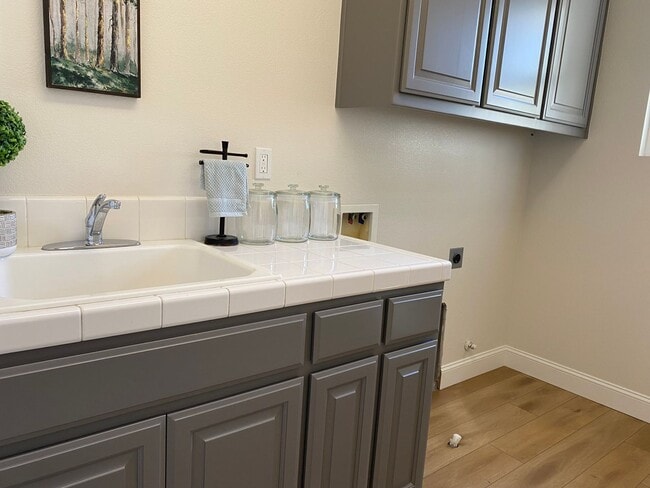 Building Photo - BEAUTIFUL TWO STORY MERCED HOME FOR RENT!