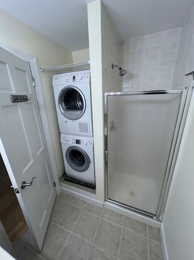 Building Photo - 2426 N Kennicott Dr