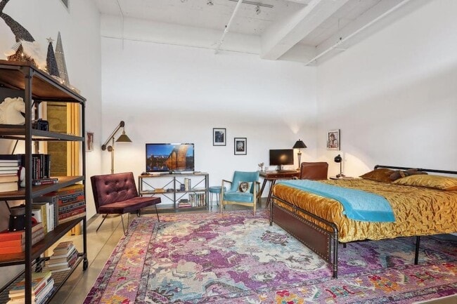 Building Photo - 700 N Washington Ave