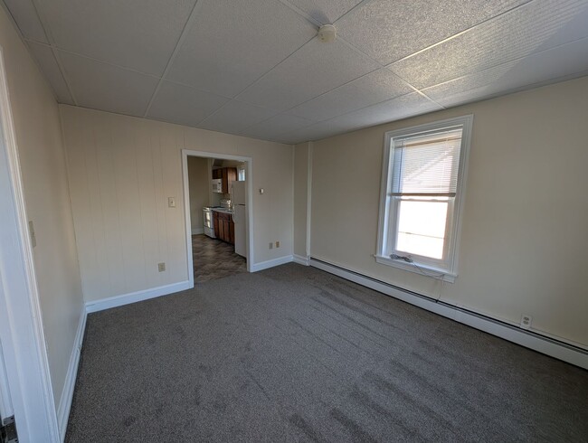 Building Photo - 2nd Floor 2 Bedroom Apartment