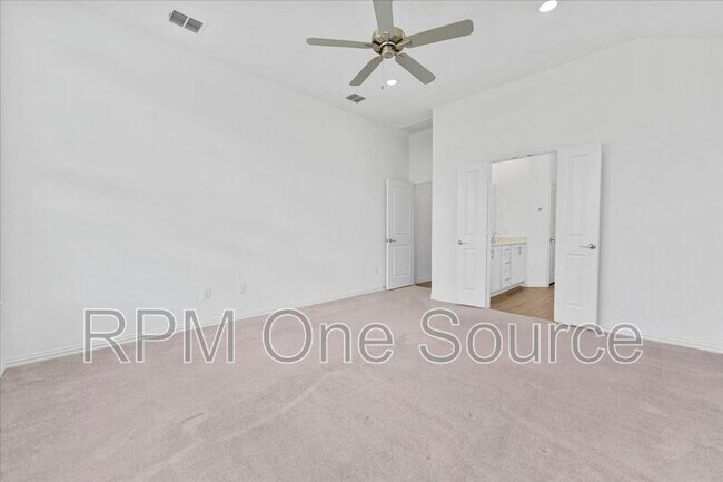 Building Photo - 812 Morwenna Rd