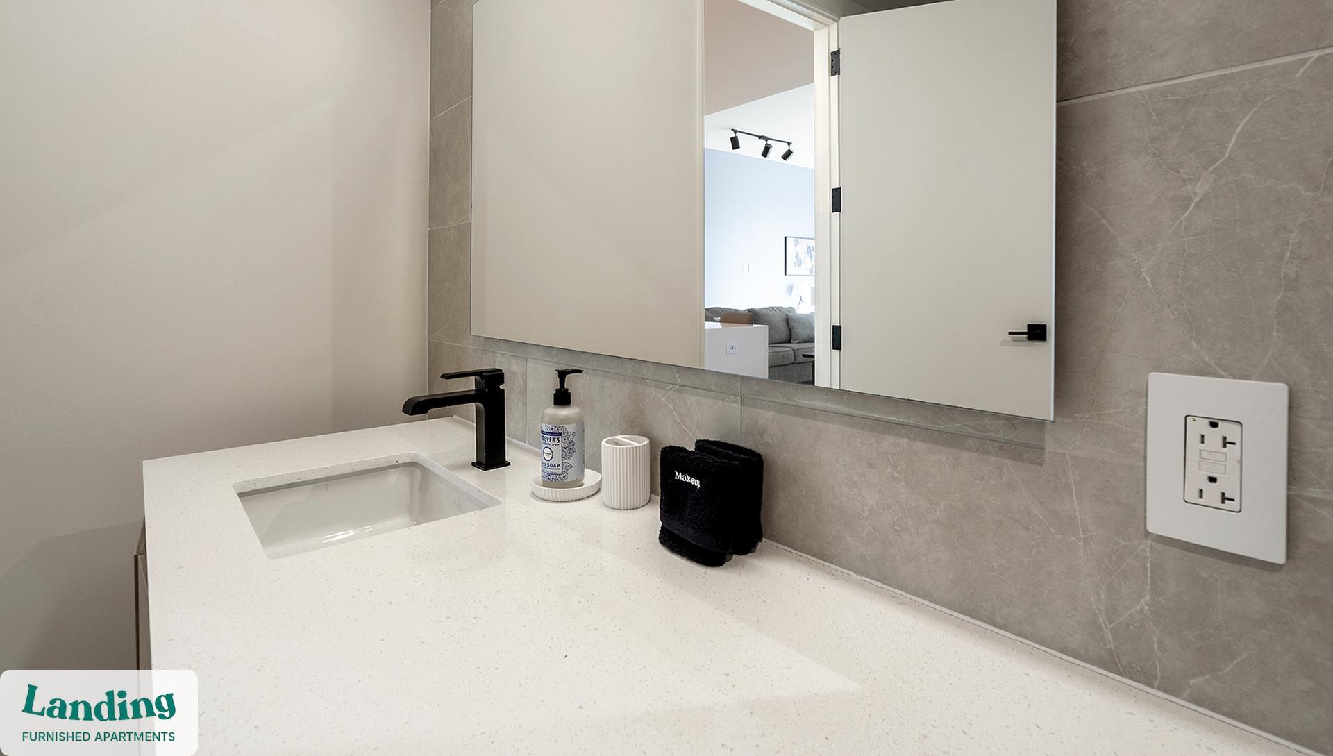 Building Photo - 143 E Commerce St