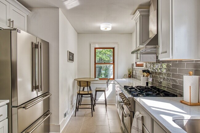 Building Photo - Furnished 4-Bedroom Single-Family Home in Kenmore