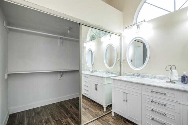 Building Photo - 5434 Garden Village Dr