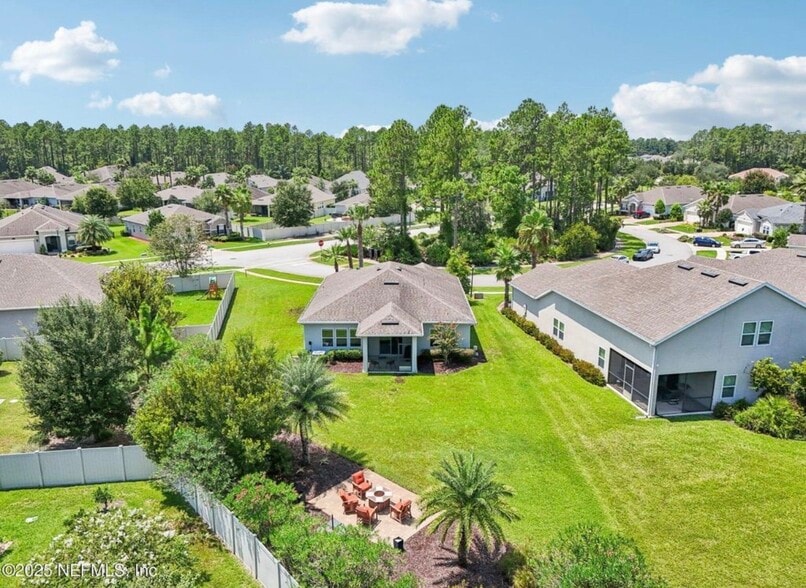 Building Photo - 73 Calle de Paz